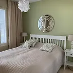 Cosy Victoria, *