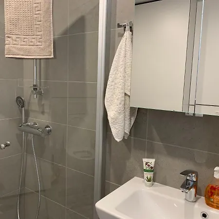 Cosy Victoria, * Espoo